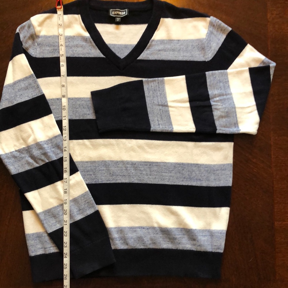 Express Size Large Sweater